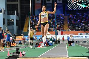 Nach Geburtstagsparty: Mihambo hebt in Düsseldorf ab