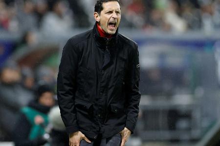 Toppmöller übt Kritik: 