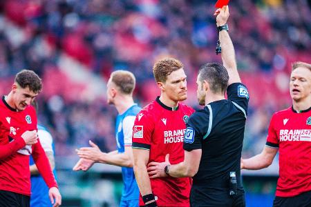 Hannover: Halstenberg für zwei Spiele gesperrt