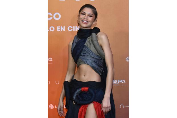 Auch Zendaya erschien in einem Crop Top, welches für sie von Torishéju maßgeschneidert wurde.