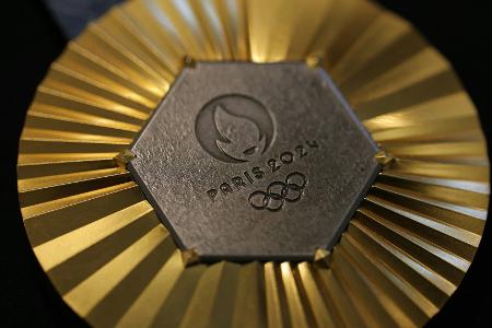 Olympia-Medaillen enthalten Stück des Eiffelturms