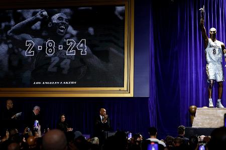 Lakers enthüllen Bryant-Statue