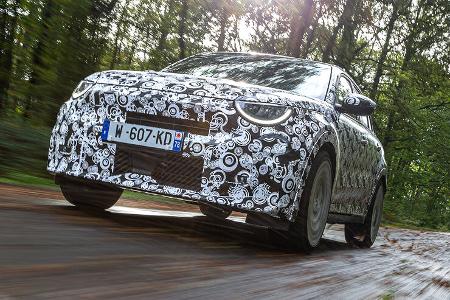 Abarth 600E Elektro-SUV, Werks-Erlkönig-Bild