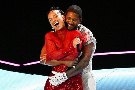 Halbzeitshow beim Super Bowl: Usher kuschelt mit Alicia Keys