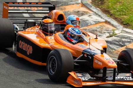 Arrows AX3 - 2001 - Endlich mit der gesamten Familie in einem Formel-1-Wagen zum Einkaufen? Der Arrows AX3 aus dem Jahr 2001 macht's möglich.