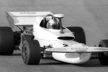 Eifelland Typ 21 - 1972 - Der Eifelland Typ 21 nimmt das Konzept ein Jahr später auf und fährt ebenfalls mit dem exponierten Tablett an der Front. Dazu verzichtet das Team auf zwei Rückspiegel und setzt dem Fahrer einfach einen direkt vor die Nase.