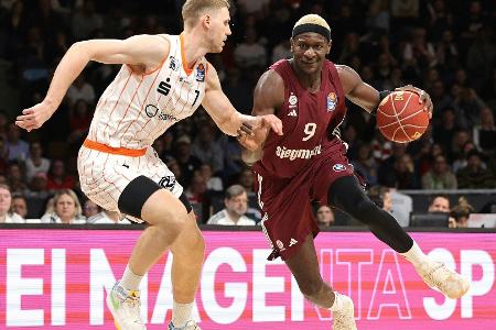 Aufholjagd und Tabellenführung: Bayern schlagen Chemnitz