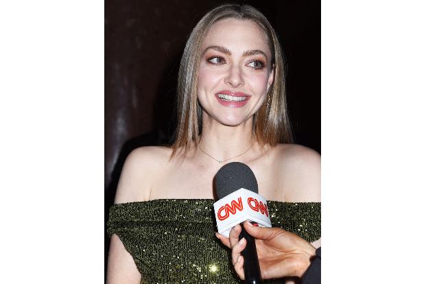 Amanda Seyfried weiß, dass sie nie allein sein wird am Valentinstag. Dafür sorgt allein schon ihr Hund Finn, den die Schauspielerin aus dem Tierheim holte: 