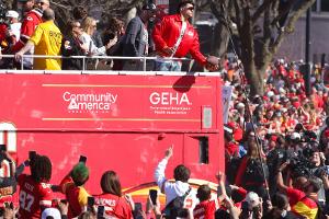 Eine tote Person: Schießerei überschattet Chiefs-Parade