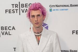 Schwarzer Oberkörper: Machine Gun Kelly zeigt sein neues XXL-Tattoo
