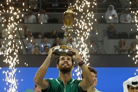 Chatschanow stoppt Jungstar Mensik und holt sechsten Turniersieg