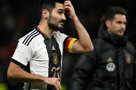 Gündogan freut sich mit den Frauen: 