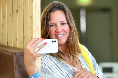 …Dana Schweiger die Kerzen auf ihrer Geburtstagstorte an. Die Unternehmerin und TV-Persönlichkeit, Ex-Frau von Til Schweiger, wird in diesem Jahr 56.