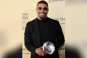 Nach schwerer Erkrankung: Jamie Foxx strahlt bei Preisverleihung