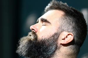 Unter Tränen: Jason Kelce gibt Karriereende bekannt