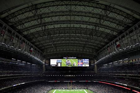 NRG Stadium (Houston Texans) - Die Houston Texans sind das derzeit jüngste NFL-Franchise. Erst 2002 traten die Texaner der Liga bei. Im gleichen Jahr wurde auch ihre Arena fertiggestellt. Das Stadion mit dem fahrbaren Dach hat Platz für 72.220 Personen.