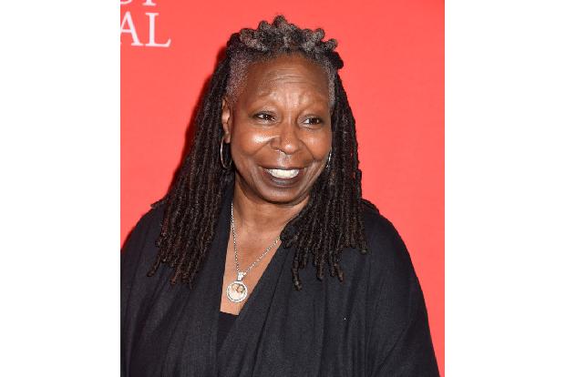 Wäre das Streben nach Enkelkindern ein Rennen, Whoopi Goldberg hätte es mit fliegenden Fahnen gewonnen. Die Schauspielerin und Moderatorin war erst 34 Jahre alt, als sie Großmutter wurde — da beginnt ...