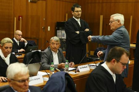 Frühere DFB-Funktionäre sagen im 