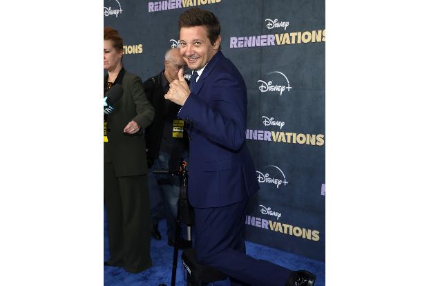 Jeremy Renner macht 99 Prozent seiner Stunts selbst. Wie hartgesotten der Hawkeye-Darsteller ist, zeigte sein Unfall am Neujahrstag 2023, als er von einem Schneepflug überrollt wurde: Der durchtrainie ...