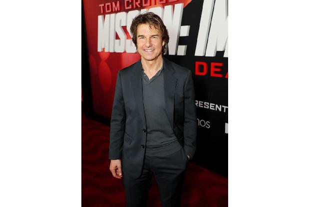 Kommen wir zu den Königen der eigenen Stunts. Der wohl bekannteste Draufgänger Hollywoods ist Tom Cruise. Ob er an einem startenden Flugzeug hängt oder mit einem Paraglider von einer Klippe springt — ...