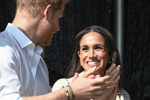 Freudentränen! Harry und Meghan überraschen Opfer-Familie