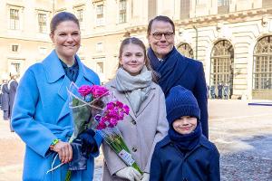 Strahlende Kronprinzessin Victoria genießt Namenstag mit ihrer Familie