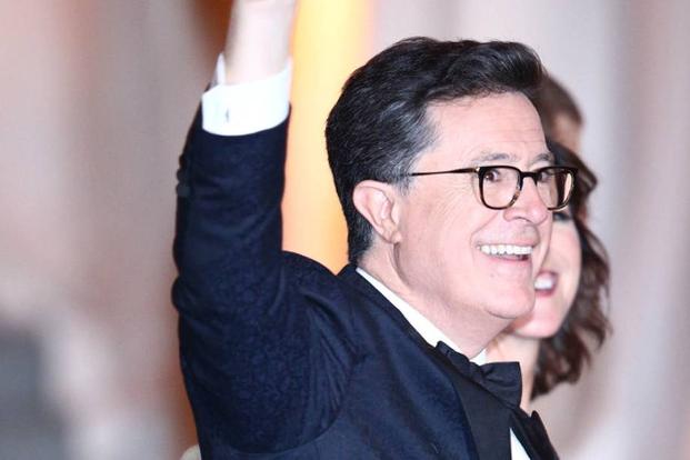 Die Amerikaner haben generell mehr Freiheiten, was ihre Kommentare über die königliche Familie angeht. Talkshow-Moderator Stephen Colbert ging dann auch in die Vollen, griff ein Gerücht auf, welches s ...