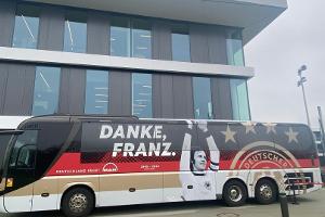 "Danke, Franz": DFB-Bus im Zeichen Beckenbauers