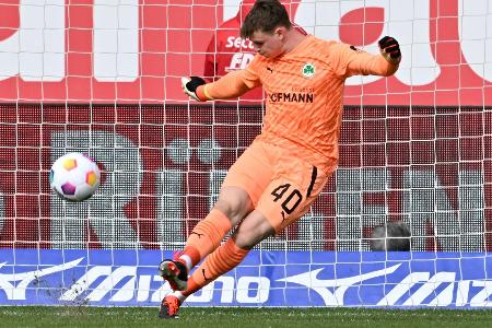 Fürths Urbig gegen Kosovo im Tor der U21