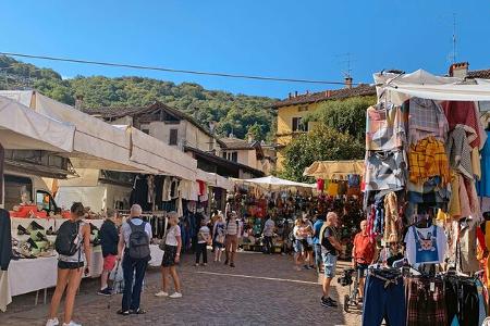 Markt, Kleidung, Menschen, Bäume, Häuser