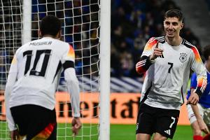 "Gefühl von Aufbruch": Fans fordern "Major Tom" als Torhymne