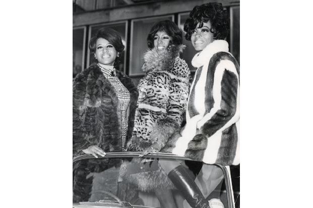 Dabei war aller Anfang schwer für die Supremes: Die Band nannte sich zunächst The Primettes, doch auch eine Namensänderung und die Zusammenarbeit mit Motown-Erfolgsproduzent Berry Gordy brachten nicht ...