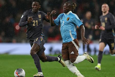 Bellingham rettet England in Wembley