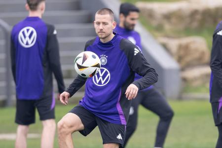 Waldemar Anton - ohne Bewertung - Durfte immerhin gegen Frankfurt für wenige Minuten ran.