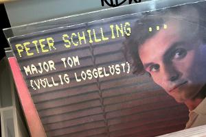 Müller "grölt" mit: Major Tom erobert den Fußball