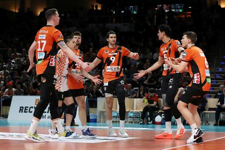 Volleyball: Meister Berlin gewinnt erstes Halbfinale