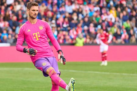 FC Bayern - TOR: Sven Ulreich - Note: 4,0 - Gab den Vertreter für den verletzten Neuer, war diesmal aber kein sicherer Rückhalt. Sah beim Adeyemi-Tor überhaupt nicht gut aus (11.). Hielt seine Farben gegen Nmecha nach der Pause immerhin Spiel (52.).