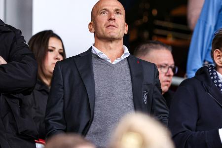 Insiderhandel? Ajax stellt Geschäftsführer Kroes frei
