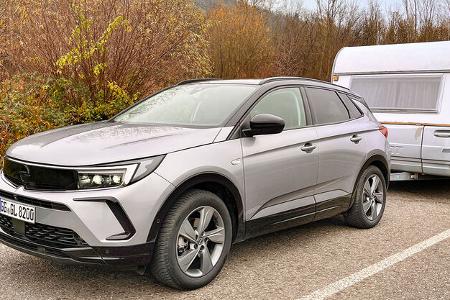 Zugwagen Opel Grandland Totale vorne rechts