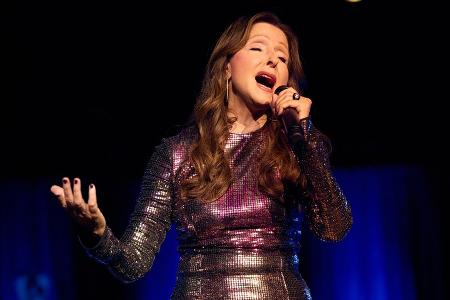 Schlagerlegende Vicky Leandros muss ihre Abschiedstournee pausieren