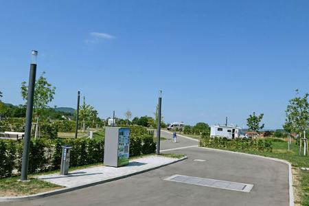 Stellplatz der Panorama-Therme Beuren - Durchfahrt