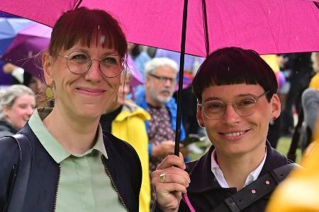 Die Grünen-Ministerinnen Katja Meier und Josefine Paul wollen heiraten