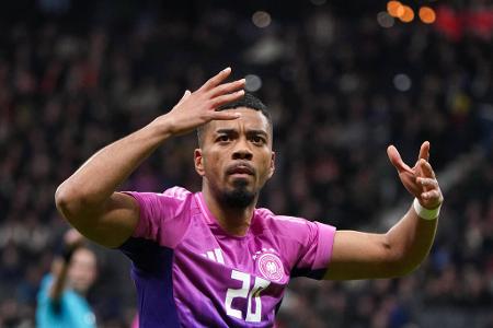 Benjamin Henrichs - ohne Bewertung - Füllte die Rolle als Kimmich-Backup aus. Bei seinem Kurzeinsatz gegen Oranje direkt auf Betriebstemperatur.