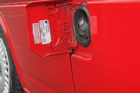 Selbst bei gepflegten T4 findet sich oft Rost in der Tankklappe.