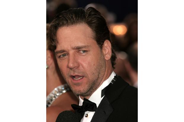 Wenn Russell Crowe am Sonntag (7. April) die Kerzen auf seiner Geburtstagstorte ausbläst, geht ihm hoffentlich nicht die Puste aus: Der Schauspieler feiert in diesem Jahr seinen 60.