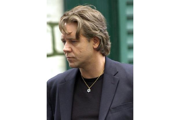 …auch schon im Vorjahr in derselben Kategorie für 'Insider' nominiert gewesen. 2002 durfte er sich für seine Darstellung des an Schizophrenie erkrankten Mathematikers John Nash in 'A Beautiful Mind – ...