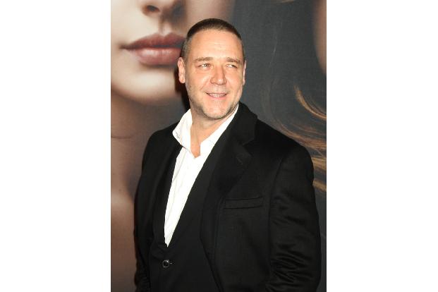 2015 wurde berichtet, dass er sich zwei Mal um einen australischen Pass bemüht haben soll, dieser Antrag jedoch jedes Mal abgelehnt wurde. Das Immigration Department bestritt allerdings auf Anfrage, d ...