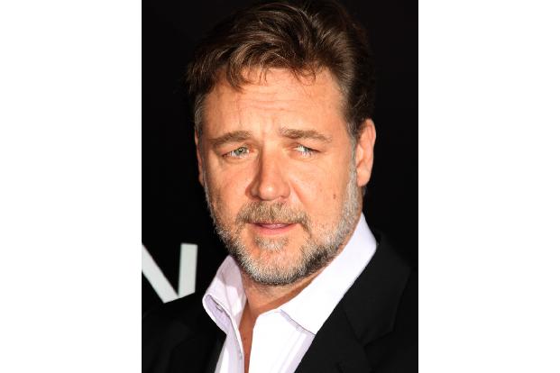 Und wo wir gerade bei Nationalitäten sind: Russell Crowe kann auf einen bunten Mix von Nationalitäten bei seiner Abstammung zurückblicken: Da mischt sich Verwandtschaft aus England, Wales, Schottland, ...