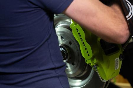 Abarth 600E Elektro-SUV Erlkönig Montage Bremse