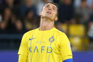 Ellbogenschlag und Drohung: Ronaldo verliert die Nerven